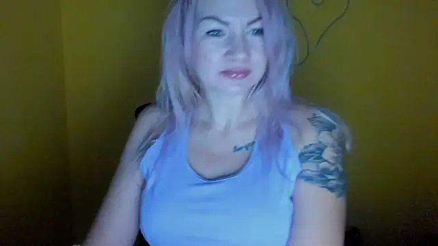 Snapshot of Madonna_Fire chatting on January 14, 2026, 12:31 pm Madonna Fire online show from January 14, 2026, 12:31 pm