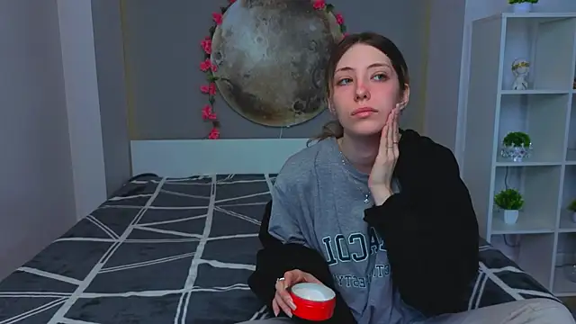 Snapshot of BrianneMallory chatting on February 25, 2026, 7:19 am BrianneMallory online show from February 25, 2026, 7:19 am