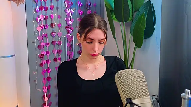 Snapshot of BrianneMallory chatting on February 20, 2026, 8:16 am BrianneMallory online show from February 20, 2026, 8:16 am