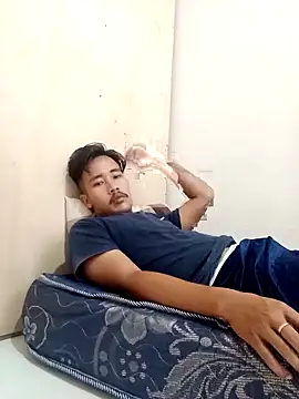 Snapshot of Reynalx chatting on January 31, 2026, 11:03 pm Reynalx online show from January 31, 2026, 11:03 pm