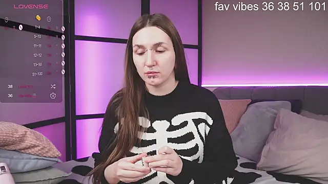 Alice Goth online show from April 3, 2026, 12:28 am