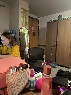 CookiesNcreaming online show from February 24, 2026, 8:04 am