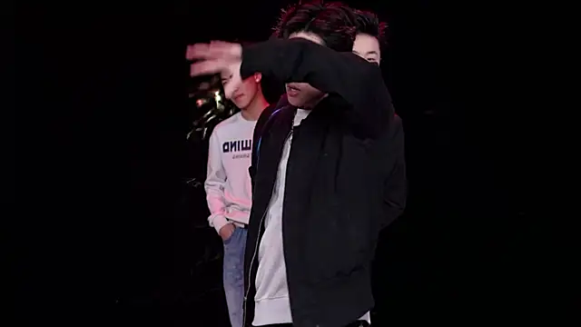 EXO-cbz online show from February 4, 2026, 7:58 am