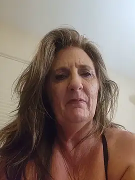 Snapshot of HotAzMilf chatting on February 7, 2026, 9:06 am HotAzMilf online show from February 7, 2026, 9:06 am