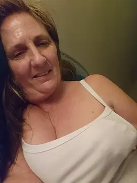 Snapshot of HotAzMilf chatting on February 18, 2026, 9:28 am HotAzMilf online show from February 18, 2026, 9:28 am