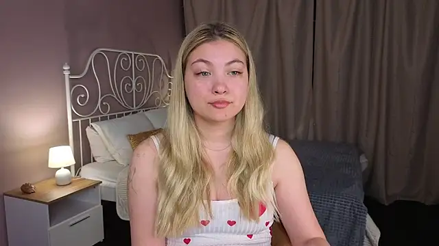 Snapshot of Angel__Grace chatting on May 18, 2026, 12:11 am Angel Grace online show from May 18, 2026, 12:11 am