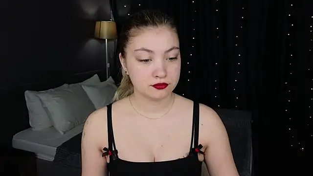 Snapshot of Angel__Grace chatting on April 20, 2026, 12:13 am Angel Grace online show from April 20, 2026, 12:13 am