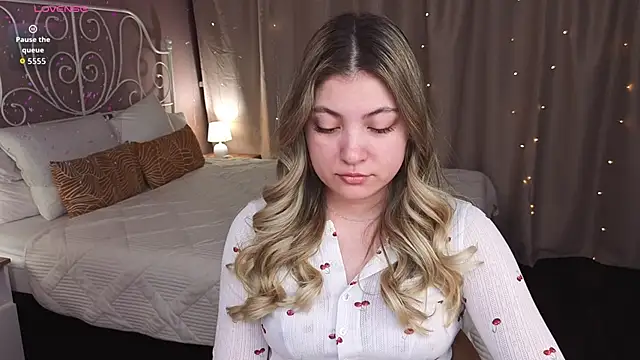 Snapshot of Angel__Grace chatting on February 25, 2026, 12:11 am Angel Grace online show from February 25, 2026, 12:11 am