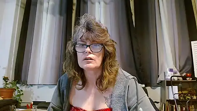 Snapshot of ladylavende3 chatting on March 12, 2025, 6:18 am ladylavende3 online show from March 12, 2025, 6:18 am