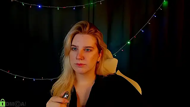 Snapshot of SoftLana chatting on January 13, 2026, 4:05 am SoftLana online show from January 13, 2026, 4:05 am