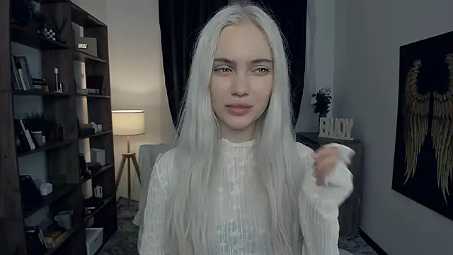 Snapshot of KristalCrowner chatting on February 13, 2026, 7:36 pm KristalCrowner online show from February 13, 2026, 7:36 pm