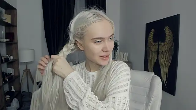 Snapshot of KristalCrowner chatting on February 19, 2026, 7:33 pm KristalCrowner online show from February 19, 2026, 7:33 pm