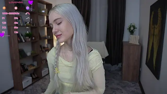 KristalCrowner online show from March 12, 2026, 7:18 pm