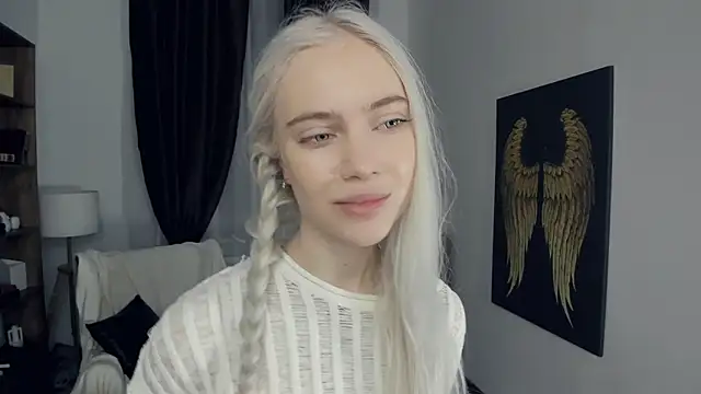 Snapshot of KristalCrowner chatting on February 15, 2026, 7:24 pm KristalCrowner online show from February 15, 2026, 7:24 pm