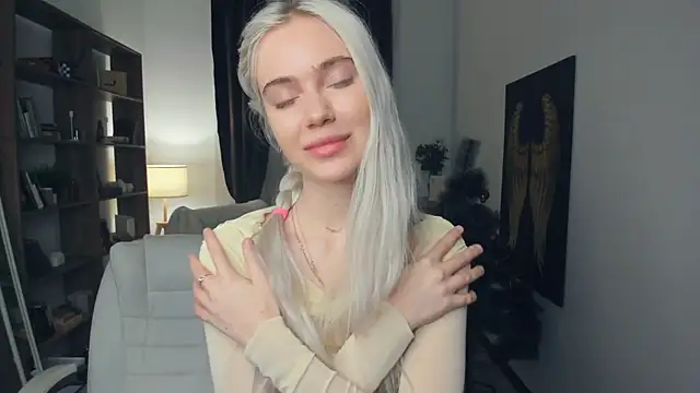 Snapshot of KristalCrowner chatting on January 16, 2026, 7:29 pm KristalCrowner online show from January 16, 2026, 7:29 pm