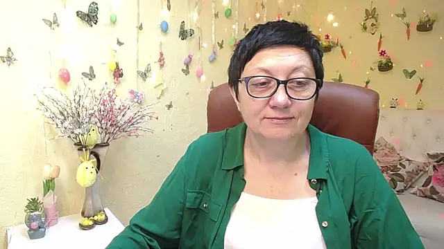 Snapshot of EmilyL0ve chatting on April 12, 2026, 5:22 am EmilyL0ve online show from April 12, 2026, 5:22 am