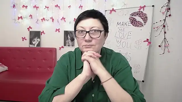 Snapshot of EmilyL0ve chatting on March 1, 2026, 7:14 pm EmilyL0ve online show from March 1, 2026, 7:14 pm