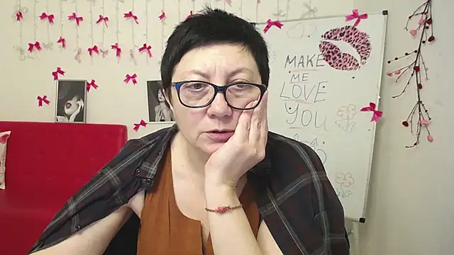 Snapshot of EmilyL0ve chatting on February 26, 2026, 6:19 pm EmilyL0ve online show from February 26, 2026, 6:19 pm