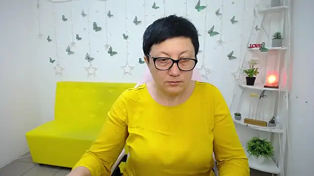 Snapshot of EmilyL0ve chatting on May 20, 2026, 5:10 pm EmilyL0ve online show from May 20, 2026, 5:10 pm