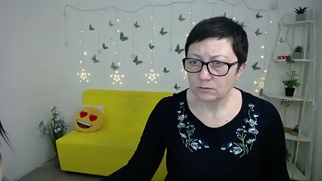 Snapshot of EmilyL0ve chatting on March 28, 2026, 6:14 am EmilyL0ve online show from March 28, 2026, 6:14 am