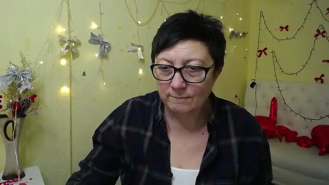 Snapshot of EmilyL0ve chatting on January 18, 2026, 6:00 pm EmilyL0ve online show from January 18, 2026, 6:00 pm