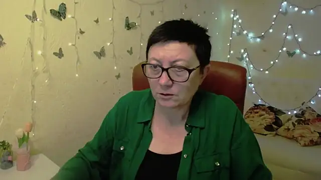 Snapshot of EmilyL0ve chatting on March 5, 2026, 6:26 pm EmilyL0ve online show from March 5, 2026, 6:26 pm