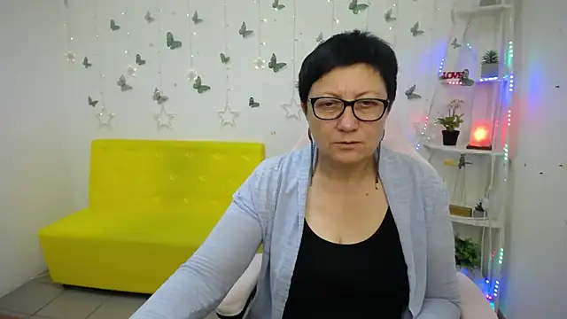 Snapshot of EmilyL0ve chatting on May 28, 2026, 5:08 pm EmilyL0ve online show from May 28, 2026, 5:08 pm