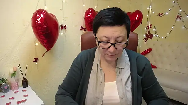 Snapshot of EmilyL0ve chatting on February 5, 2026, 8:48 pm EmilyL0ve online show from February 5, 2026, 8:48 pm