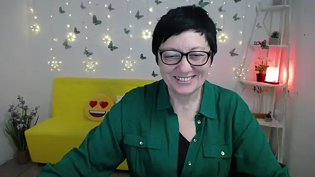 Snapshot of EmilyL0ve chatting on April 22, 2026, 5:20 pm EmilyL0ve online show from April 22, 2026, 5:20 pm