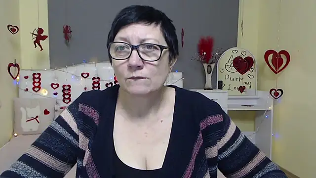 Snapshot of EmilyL0ve chatting on February 1, 2026, 6:22 am EmilyL0ve online show from February 1, 2026, 6:22 am