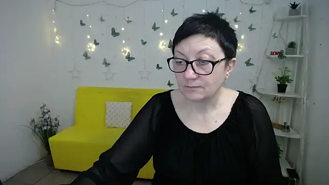 Snapshot of EmilyL0ve chatting on March 12, 2026, 6:34 pm EmilyL0ve online show from March 12, 2026, 6:34 pm