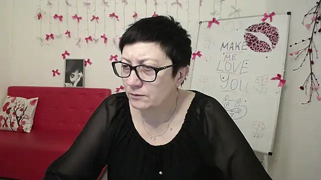 Snapshot of EmilyL0ve chatting on March 2, 2026, 6:15 pm EmilyL0ve online show from March 2, 2026, 6:15 pm