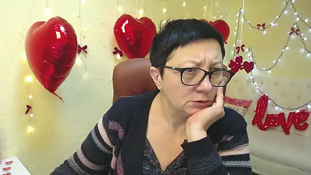 Snapshot of EmilyL0ve chatting on February 6, 2026, 9:00 pm EmilyL0ve online show from February 6, 2026, 9:00 pm