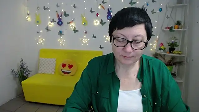 Snapshot of EmilyL0ve chatting on April 9, 2026, 6:41 am EmilyL0ve online show from April 9, 2026, 6:41 am