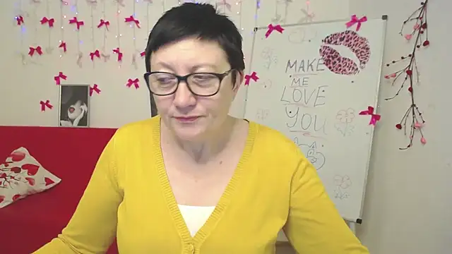 Snapshot of EmilyL0ve chatting on February 18, 2026, 8:38 pm EmilyL0ve online show from February 18, 2026, 8:38 pm