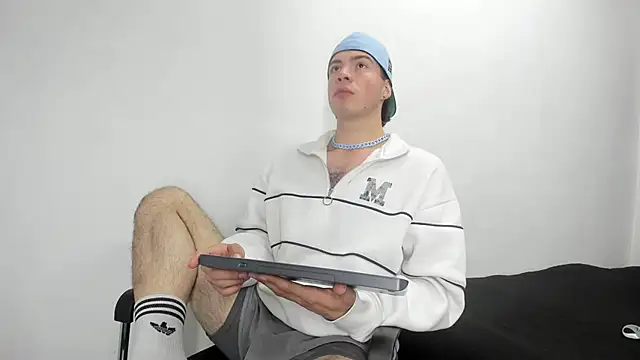 Snapshot of VelloTouch chatting on January 8, 2026, 7:31 pm VelloTouch online show from January 8, 2026, 7:31 pm