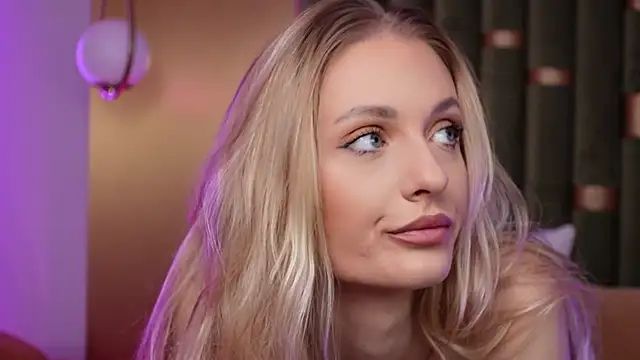 Snapshot of AmeliaAngel chatting on November 9, 2025, 6:39 am AmeliaAngel online show from November 9, 2025, 6:39 am