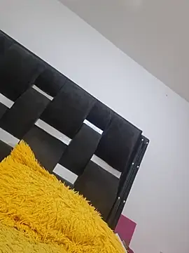 cintia love online show from April 14, 2026, 8:58 pm