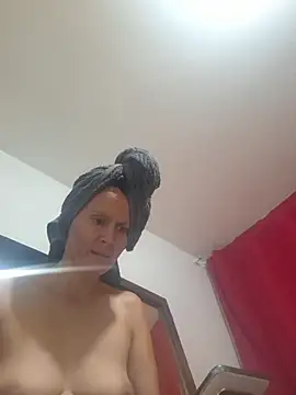 Snapshot of cintia_love chatting on February 24, 2026, 10:32 pm cintia love online show from February 24, 2026, 10:32 pm