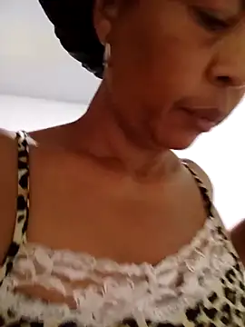 Snapshot of IIv0ryN0IIReX-XX chatting on February 11, 2026, 1:11 pm IIv0ryN0IIReX-XX online show from February 11, 2026, 1:11 pm