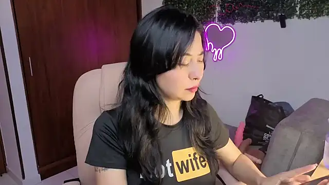 LolaOpalX online show from April 13, 2026, 2:15 am