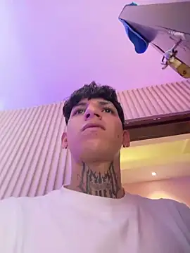 Snapshot of Sam_sexy_35 chatting on February 5, 2026, 12:06 am Sam sexy 35 online show from February 5, 2026, 12:06 am