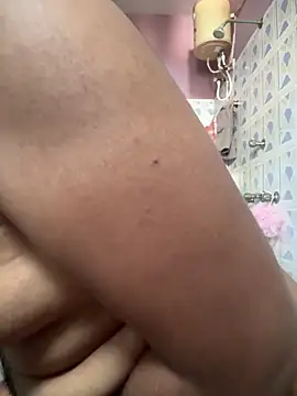 Snapshot of Lucky___05 chatting on February 3, 2026, 4:10 am Lucky 05 online show from February 3, 2026, 4:10 am