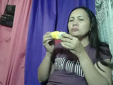 Snapshot of prettymomma24xx chatting on June 2, 2026, 9:53 am prettymomma24xx online show from June 2, 2026, 9:53 am