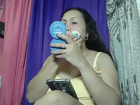 Snapshot of prettymomma24xx chatting on June 14, 2026, 6:09 pm prettymomma24xx online show from June 14, 2026, 6:09 pm