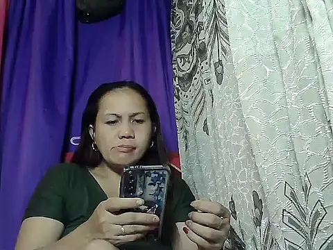 Snapshot of prettymomma24xx chatting on May 14, 2026, 9:23 pm prettymomma24xx online show from May 14, 2026, 9:23 pm