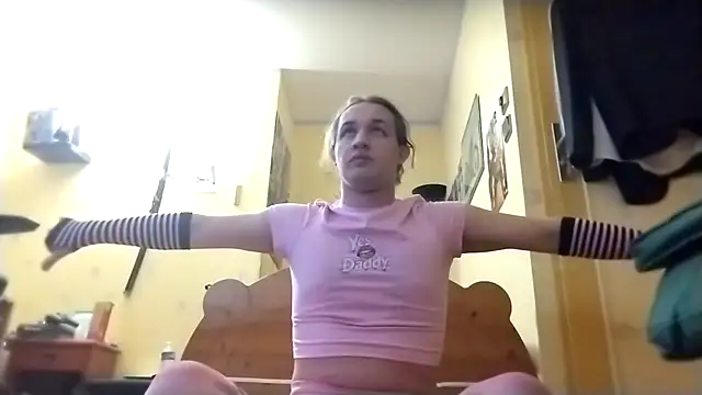 julialafemboy59 online show from January 12, 2026, 1:29 pm