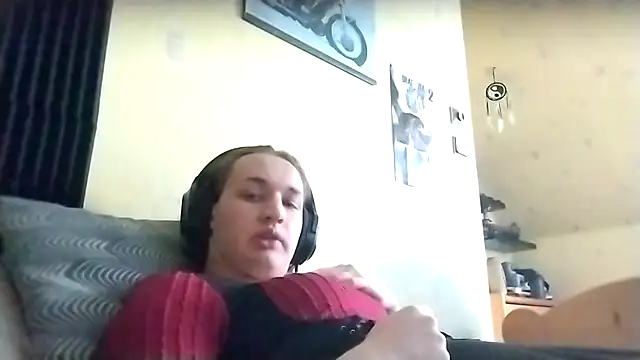 julialafemboy59 online show from February 2, 2026, 1:10 pm