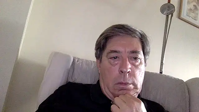 alfredo10011 online show from June 17, 2026, 2:27 pm