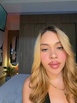 Snapshot of karymoron chatting on April 8, 2026, 5:31 am karymoron online show from April 8, 2026, 5:31 am